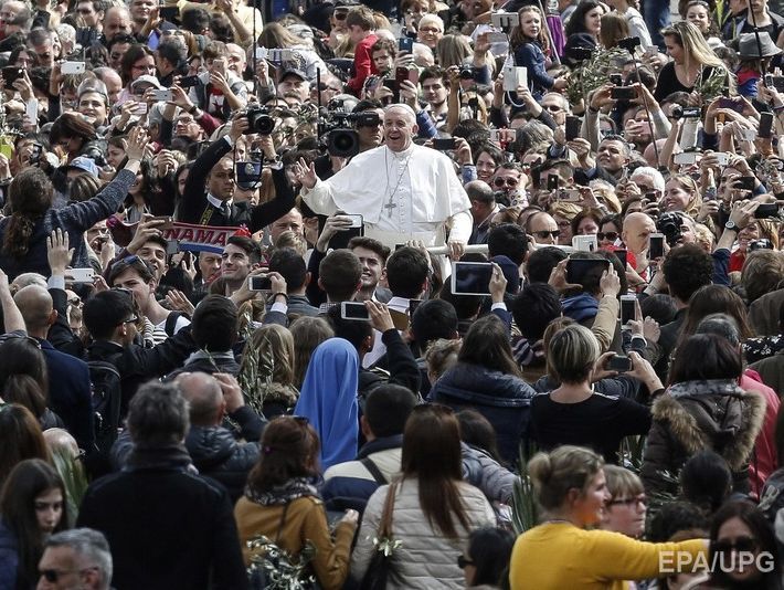 Соцопрос: Папа Римский Франциск популярнее Обамы, Меркель и Путина
