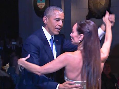 Обама станцевал танго на официальном приеме в Буэнос-Айресе. Видео