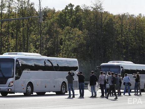 В России освобожденных в рамках обмена встречали пропагандисты Киселев и Скабеева, два автобуса и автозак