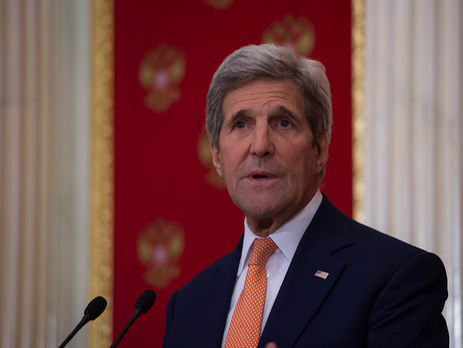 Керри приехал в Москву с гитарой, но не рассказал, что привез в красном чемодане для Путина