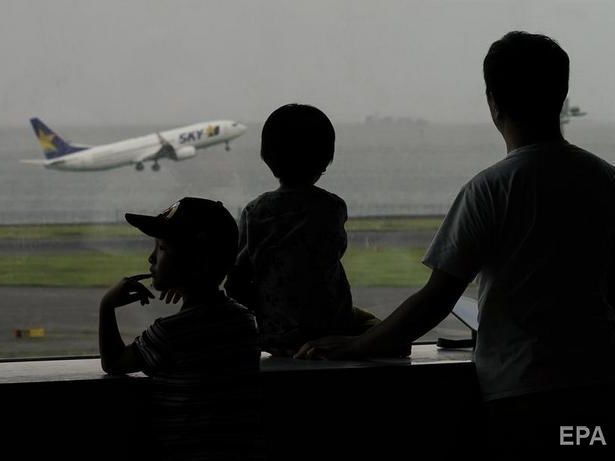 В Японии из-за приближения тайфуна отменили 103 авиарейса и 117 поездов