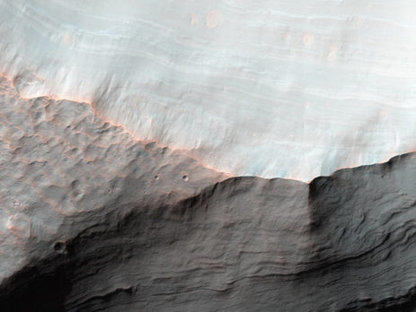 NASA показало снимок устья засохшей реки на Марсе