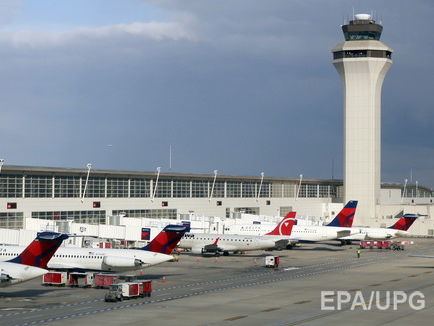 American Airlines отменила рейс из-за того, что летчик был пьян