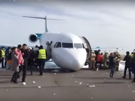 Посадка Foker-100 в Астане без передней стойки шасси. Видео