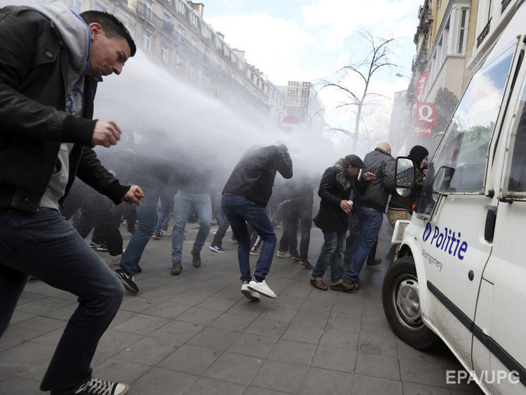Полиция Брюсселя применила водометы для разгона радикальных демонстрантов