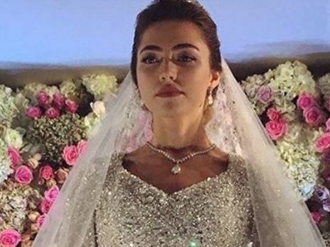 Платье невесты стоит около 1 млн руб.