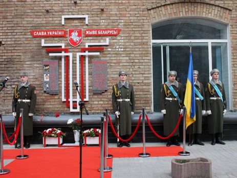 В Киеве установили памятник погибшим белорусам