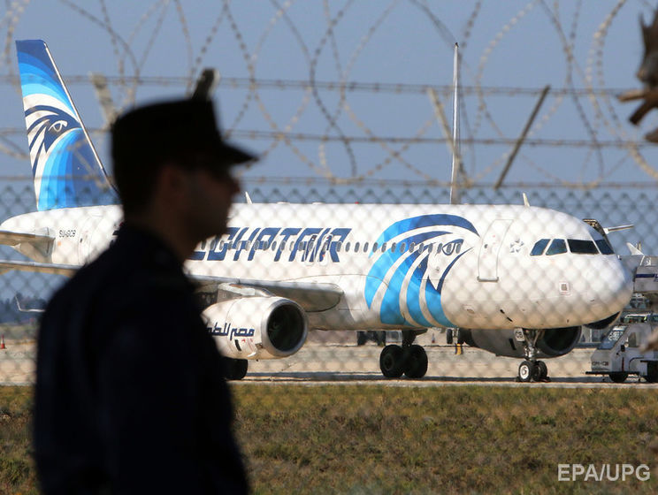 Захватчика египетского самолета перепутали с пассажиром