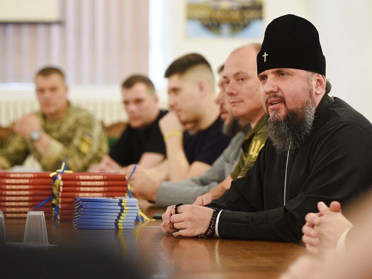 Освобожденные украинские моряки встретились с митрополитом Епифанием