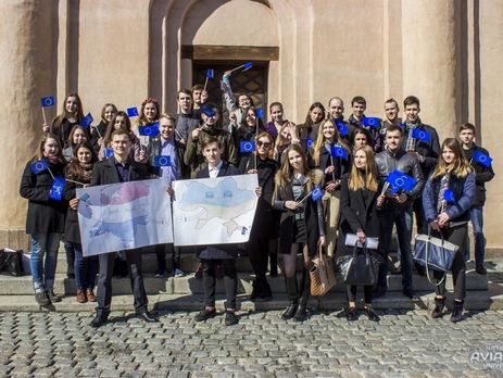 Киевские студенты призвали жителей Нидерландов поддержать Украину на референдуме. Видео