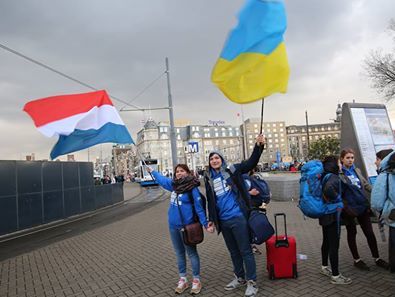 В Амстердаме украинцы танцами убеждали нидерландцев поддержать Украину на референдуме. Видео