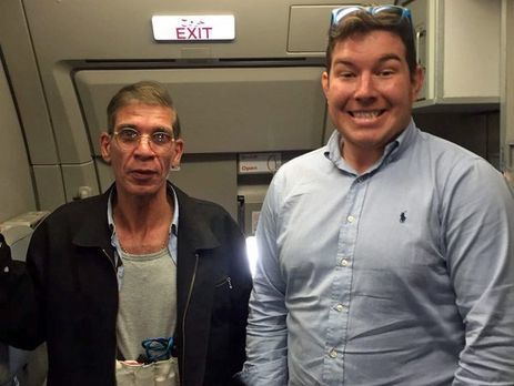 Британец, сфотографировавшийся с угонщиком египетского самолета: Постарался остаться веселым перед лицом судьбы 