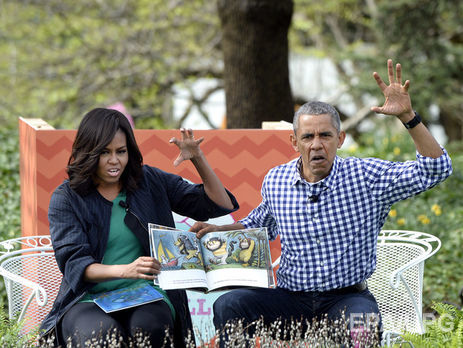 Барак и Мишель Обама показали детям, где живут чудовища. Фоторепортаж