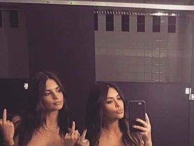 Кардашян и Ратаковски обнажили грудь на фото