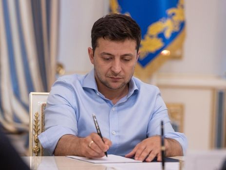 Зеленский подписал закон, согласно которому ст. 80 Конституции Украины излагается в новой редакции