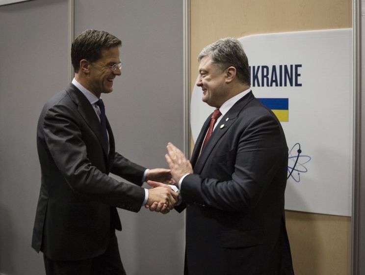 Порошенко договорился c премьером Нидерландов координировать действия накануне референдума о соглашении Украины с ЕС