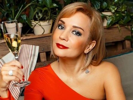 Буланова из блондинки стала брюнеткой