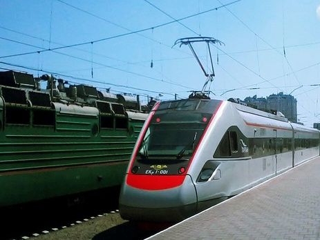 "Укрзалізниця" запустит дополнительные поезда "Интерсити+" на пасхальные и майские праздники
