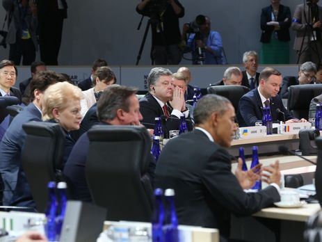 Порошенко потребовал от мирового сообщества не допустить размещения ядерного оружия в Крыму