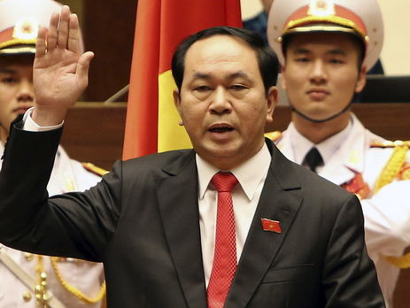 Тран Дай Куанг принимает присягу после избрания президентом Вьетнама