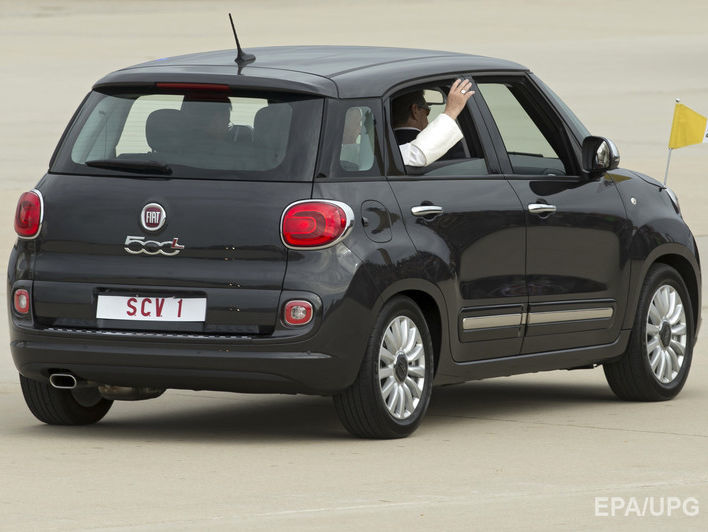 Fiat, на котором Папа Франциск ездил в США, продали за $300 тыс.