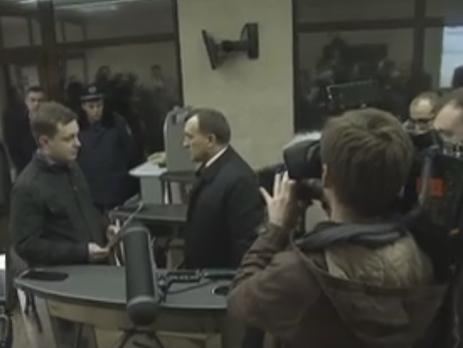 Налоговики не пускали нардепов и журналистов на слушание по делу “Савик Шустер Студии”. Видео