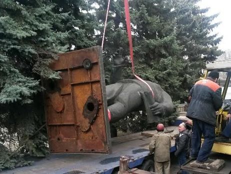 В Мариуполе демонтировали памятник Орджоникидзе 