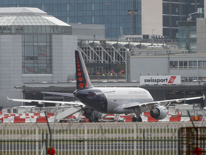 Брюссельский аэропорт в воскресенье возобновит работу тремя "символическими" рейсами