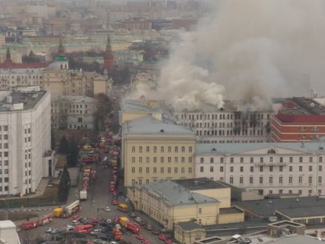 В Москве горит здание минобороны. Фоторепортаж
