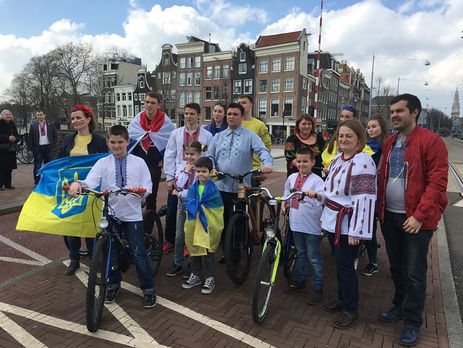 В Амстердаме Климкин открыл велопробег в поддержку Украины накануне референдума