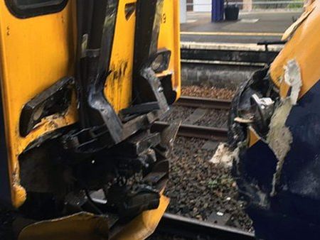 В Англии из-за столкновения двух поездов пострадали 18 человек