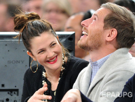 Бэрримор разводится с мужем