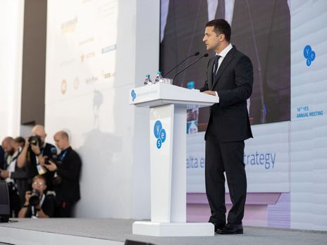 Зеленский об отношениях с Трампом: Пока все очень хорошо. Он меня постоянно поздравлял с какими-то победами