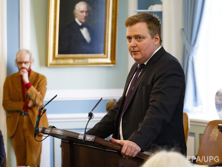 Несколько тысяч человек в столице Исландии требовали отставки правительства из-за офшорного скандала. Видео