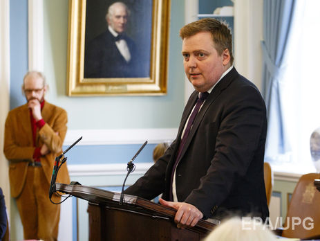 Несколько тысяч человек в столице Исландии требовали отставки правительства из-за офшорного скандала. Видео