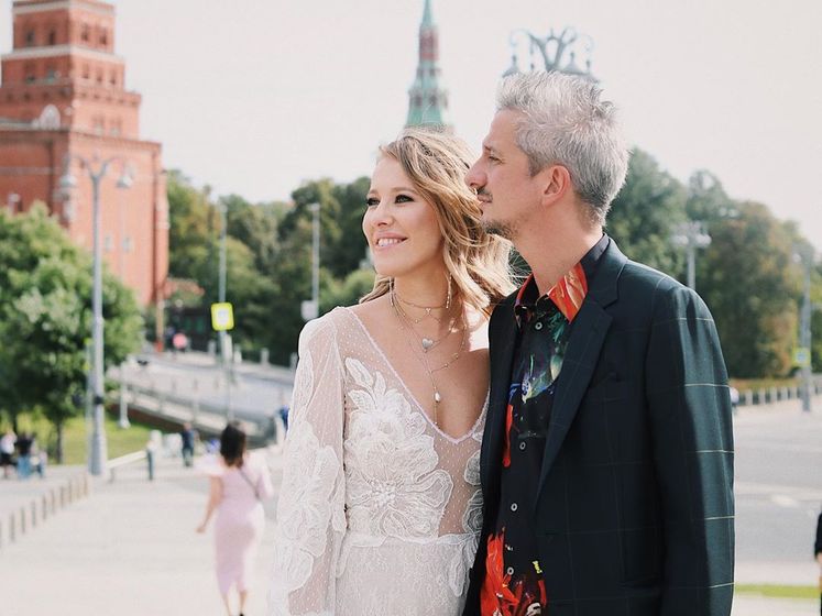 Собчак и Богомолов в день бракосочетания катались по Москве на катафалке