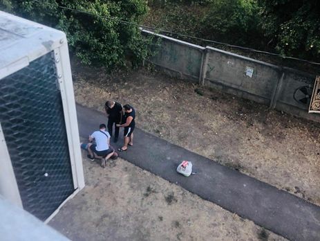 В Черкассах двое полицейских отвезли задержанного на кладбище и жестоко избили – ГБР