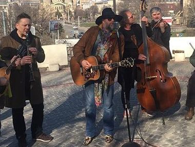 Гребенщиков выступил на улице в Харькове