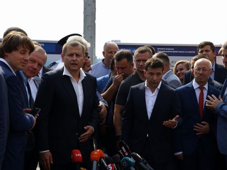 Пари продолжается. Зеленский проинспектировал Центральный мост Днепра после ремонта