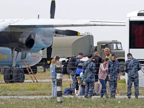 ﻿Звільнені з російського полону українські моряки повернулися до Одеси. Фоторепортаж