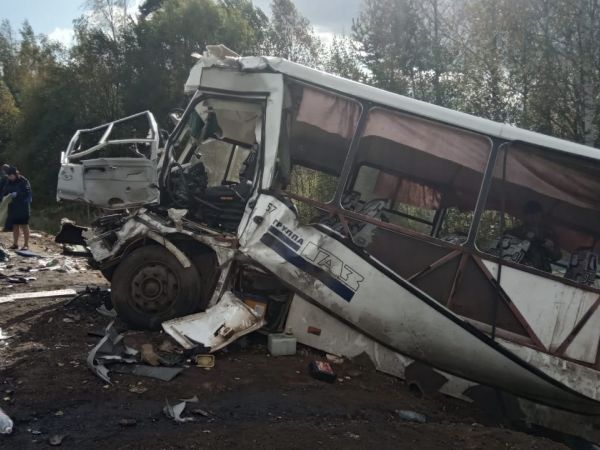 В России автобус попал в ДТП, погибли восемь человек