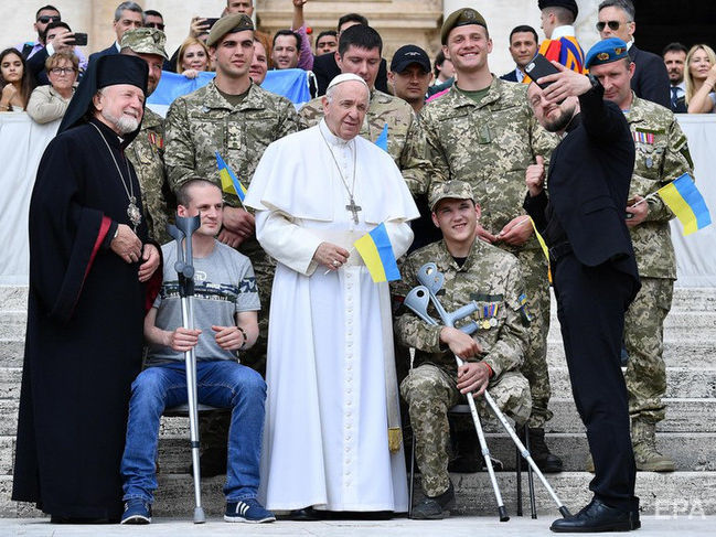 "Не перестаю молиться за прочный мир в Украине". Папа римский приветствовал обмен удерживаемыми лицами между Киевом и Москвой
