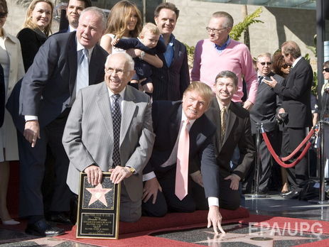 В США идет сбор подписей за лишение Трампа звезды на голливудской Аллее славы