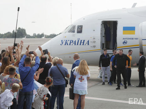 ﻿Українські моряки й політв'язні, які повернулися з РФ, отримали нові біометричні документи