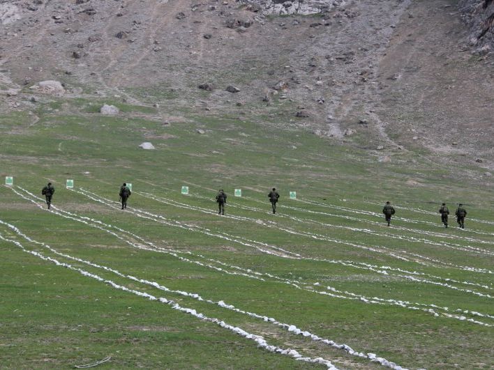 На границе Кыргызстана и Таджикистана произошла перестрелка, сообщают о гибели кыргызского пограничника