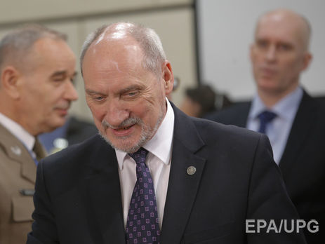 Министр обороны Польши: Правительственный отчет об авиакатастрофе под Смоленском фальсифицирован