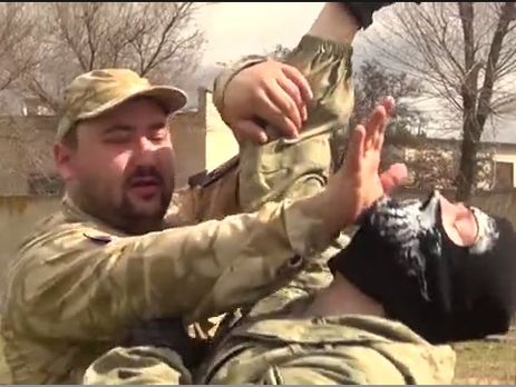 Чемпион Европы по рукопашному бою тренирует спецназовцев в зоне АТО. Видео