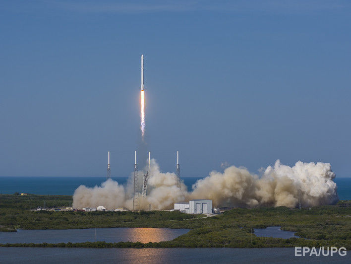 NASA опубликовало кадры взлета и успешной посадки Falcon 9 на платформу в океане. Видео