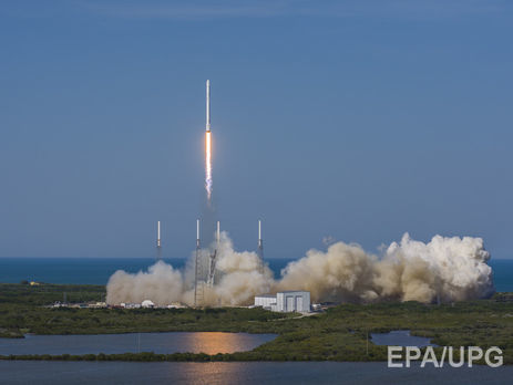 SpaceX впервые успешно посадила нижнюю ступень Falcon 9 на морскую платформу 