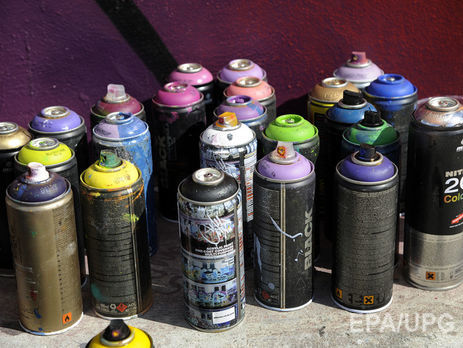 В Днепропетровске задержан злоумышленник, разрисовавший ночью билборд с портретом Савченко